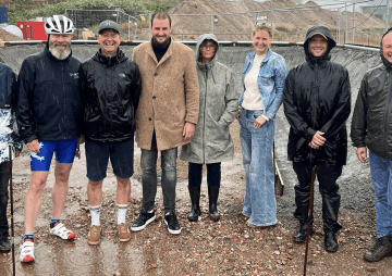 Multipark Sylt: Wirtschaftsminister Klaus Ruhe Madsen zu Besuch auf der Baustelle
