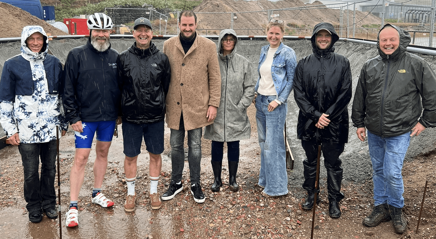 Multipark Sylt: Wirtschaftsminister Klaus Ruhe Madsen zu Besuch auf der Baustelle