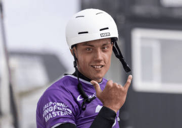 Spektakulärer Auftakt der German Wingfoil Wave Championship auf Sylt