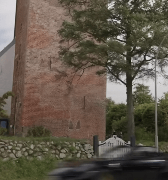 Dreiste Raser an der Keitumer Kirche: Luxus-Limousinen mit bis zu 111 km/h geblitzt