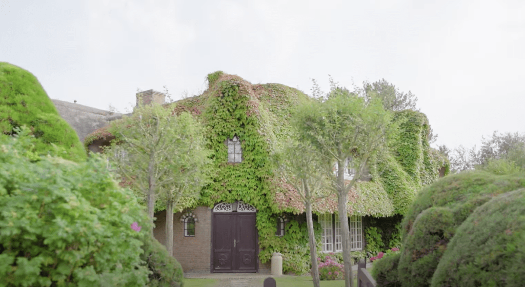 Unsere neue Wochenshow 13.5 ist online: Ein Dorf im Porträt und das Duell der Insel-Schönheiten