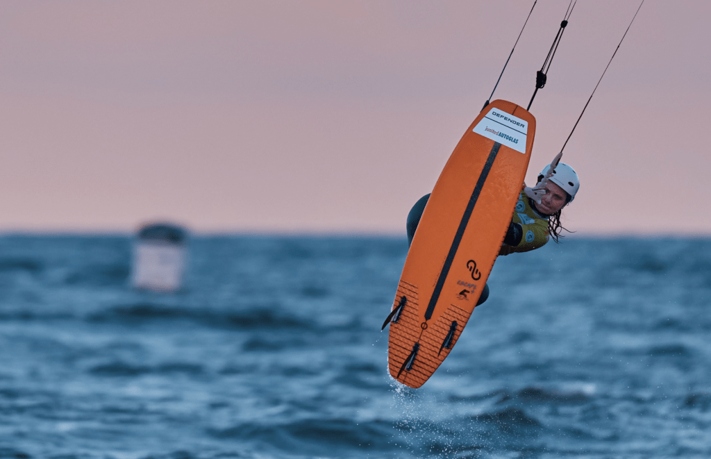 Gänsehaut am Brandenburger Strand: Kitesurf-Weltelite krönt ihre Champions vor Sylt