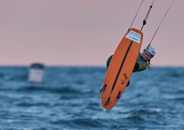 Gänsehaut am Brandenburger Strand: Kitesurf-Weltelite krönt ihre Champions vor Sylt
