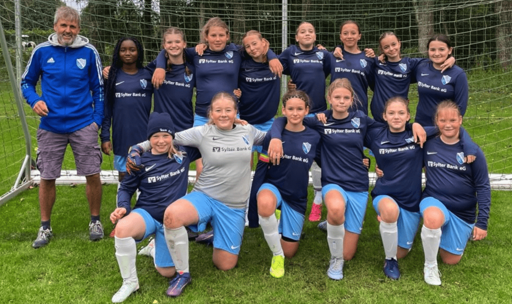 Tolle Moral bewiesen: Sylter D-Mädchen sammeln wertvolle Erfahrung beim Saisonauftakt