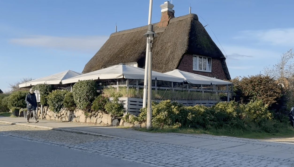 Das Ende einer Ära: Abriss des „Rauchfang“ in Kampen hat begonnen – Übernimmt Juwelier Wempe? 48 Das Ende einer Ära: Abriss des „Rauchfang“ in Kampen hat begonnen – Übernimmt Juwelier Wempe?
