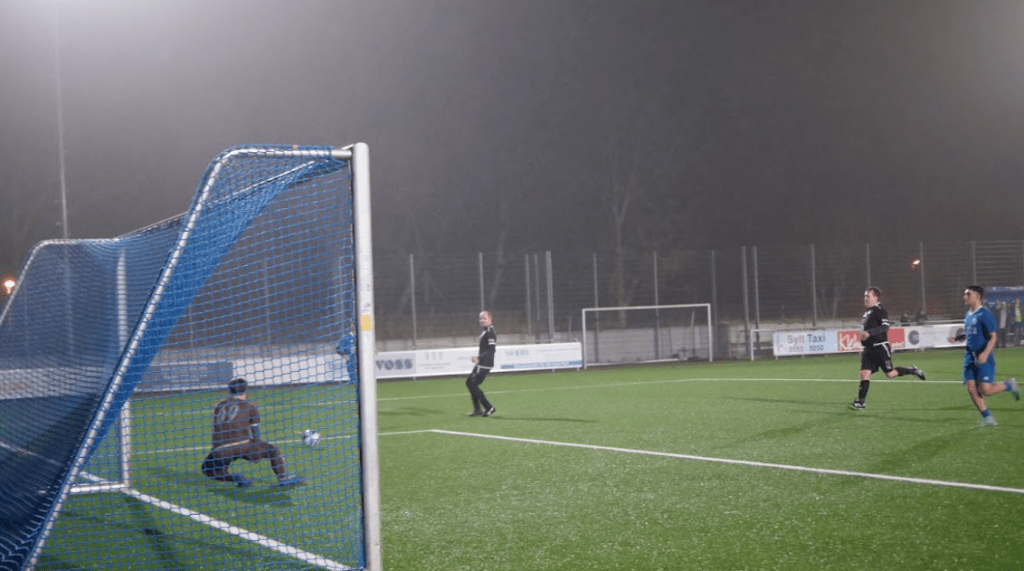 Torlos gegen Leck: Team Sylt scheitert an Latte, Pfosten und Keeper Hansen – Tabellenspitze bleibt in Reichweite 54 Torlos gegen Leck: Team Sylt scheitert an Latte, Pfosten und Keeper Hansen – Tabellenspitze bleibt in Reichweite