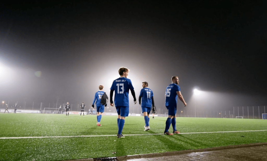Torlos gegen Leck: Team Sylt scheitert an Latte, Pfosten und Keeper Hansen – Tabellenspitze bleibt in Reichweite 49 Torlos gegen Leck: Team Sylt scheitert an Latte, Pfosten und Keeper Hansen – Tabellenspitze bleibt in Reichweite