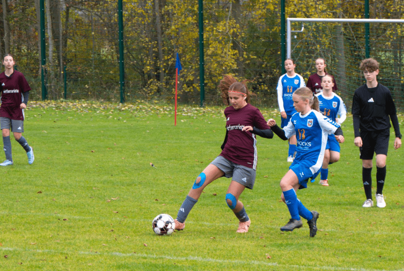 Triumph des Teamgeists: Sylter Juniorinnen trotzen Personalnot und siegen klar in Schleswig
