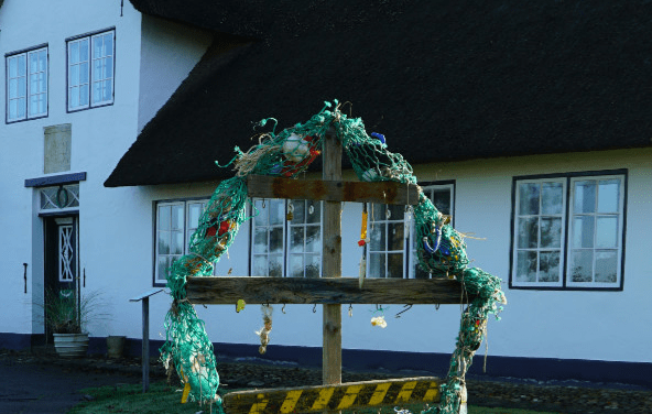 Tradition trifft Zeitgeist: Der Jöölboom als Mahnmal gegen die Plastikflut