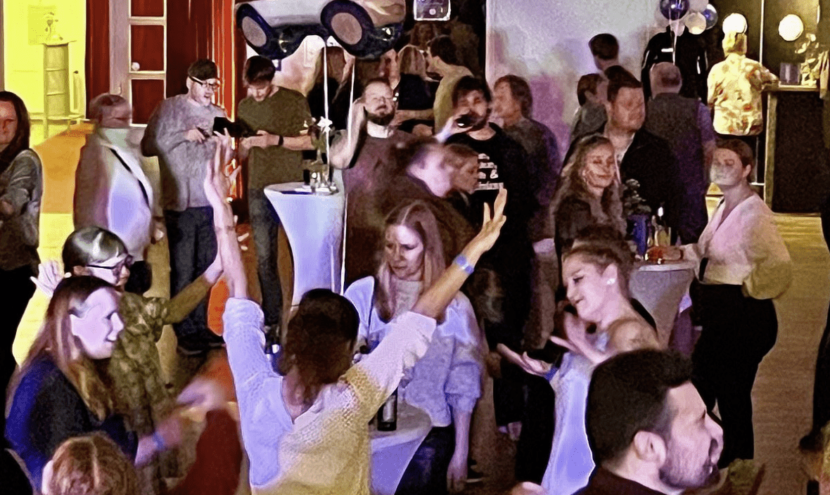 Feierabend für die Lebensretter: Großer Andrang bei der 2. Blaulichtparty