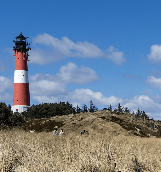 Hörnum - Unsere geliebte Leuchtturmschule: Wo Wissen Flügel bekam