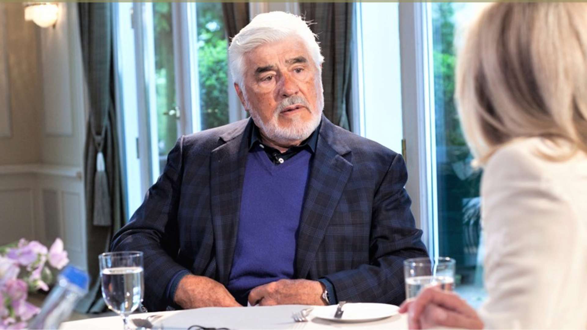 Mario Adorf beim Tischgespräch