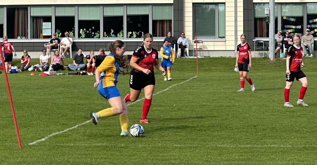 Trotz Niederlage ein Sieg: Die triumphale Rückkehr des Sylter Frauenfußballs 36 Trotz Niederlage ein Sieg: Die triumphale Rückkehr des Sylter Frauenfußballs