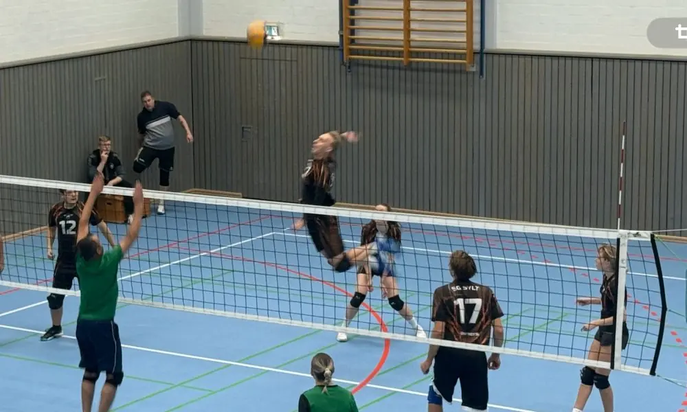 Sylter Volleyballer mit Fabelstart: Perfekter Spieltag in Tinnum befeuert Aufstiegsträume!