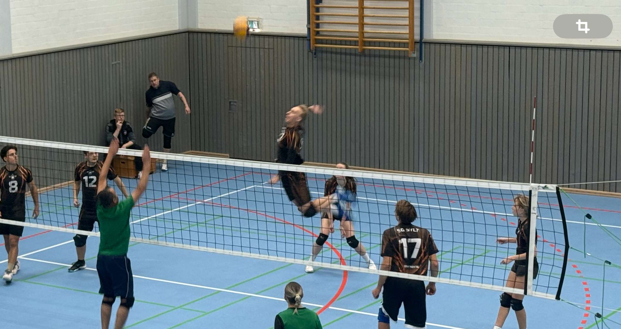 Sylter Volleyballer mit Fabelstart: Perfekter Spieltag in Tinnum befeuert Aufstiegsträume!