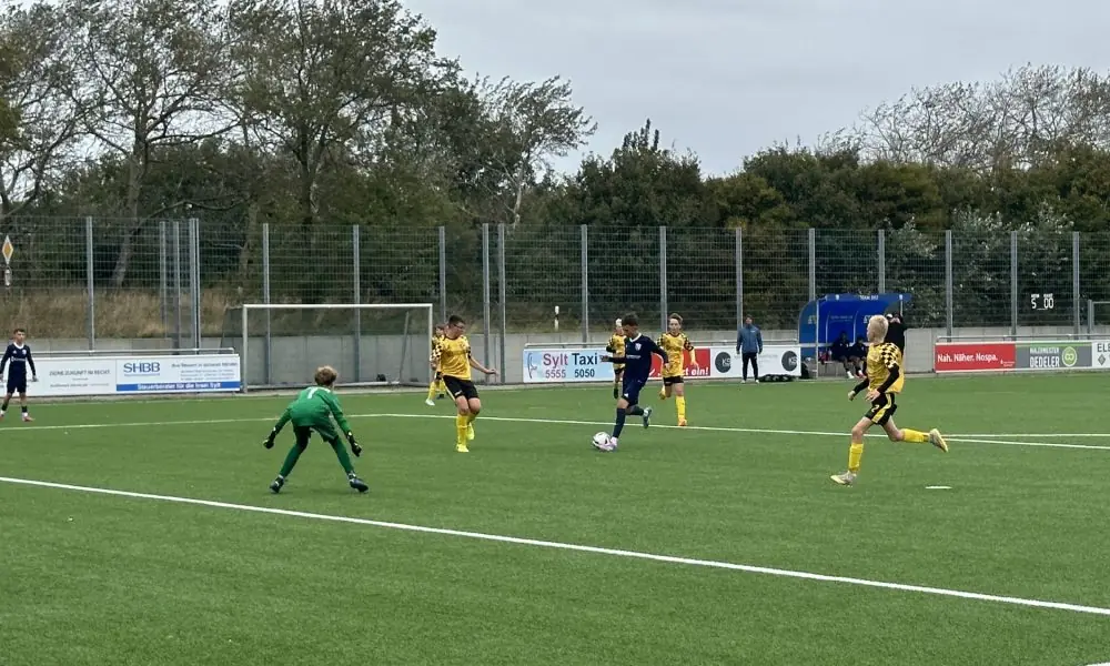 Gelungenes Großfeld-Debüt: C-Jugend des Team Sylt feiert 10:0-Kantersieg 283 Gelungenes Großfeld-Debüt: C-Jugend des Team Sylt feiert 10:0-Kantersieg