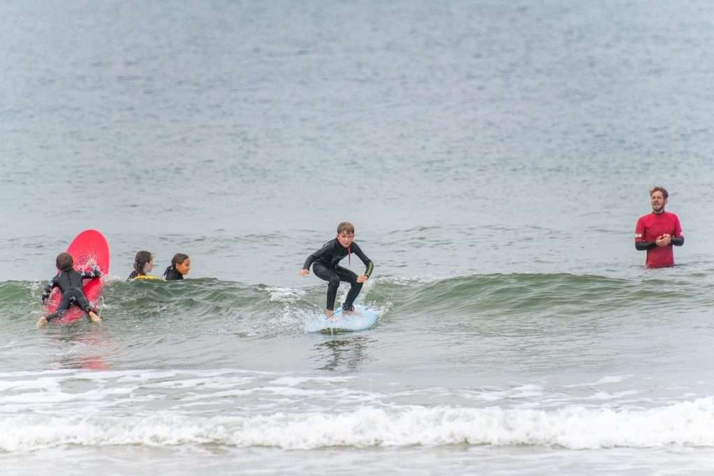 Sylt News: Sylter Grundschüler können Surfen lernen. Noch Plätze frei.