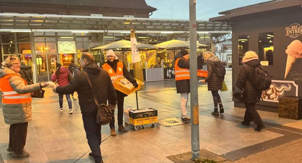 herzen verteilen am bahnhof westerland