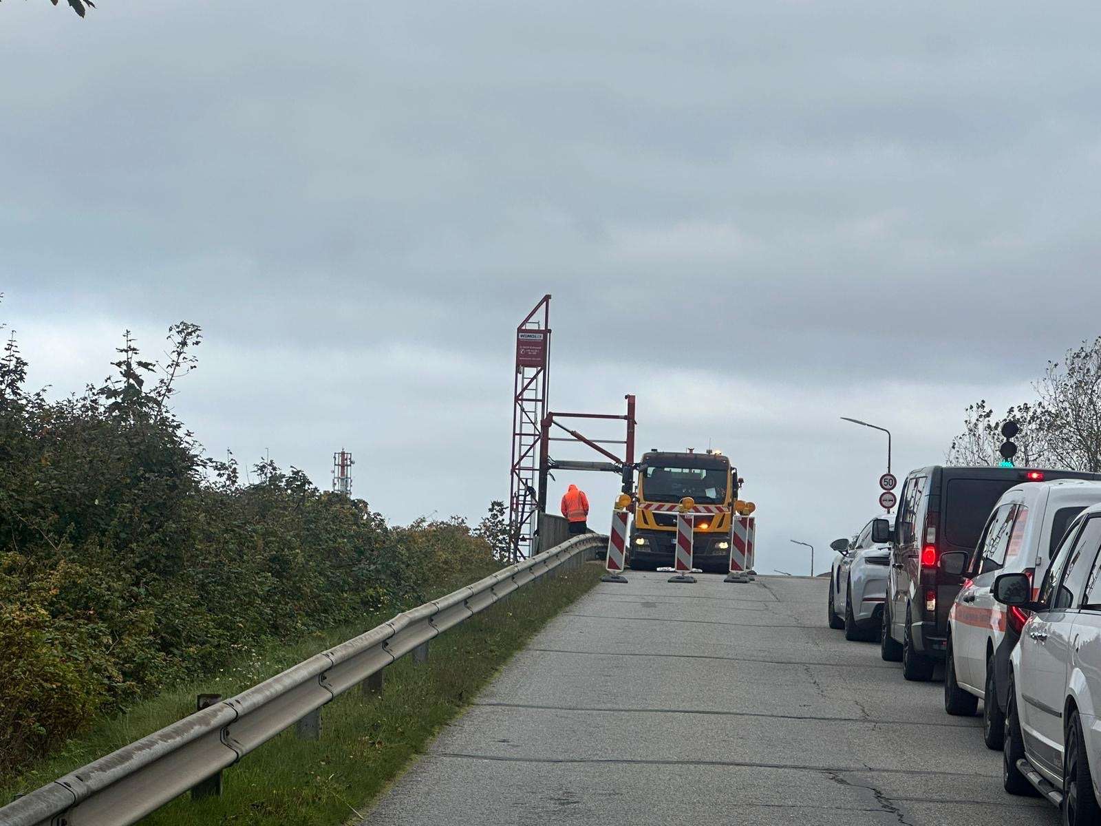 Brücke in Tinnum wird untersucht 48 Brücke in Tinnum wird untersucht