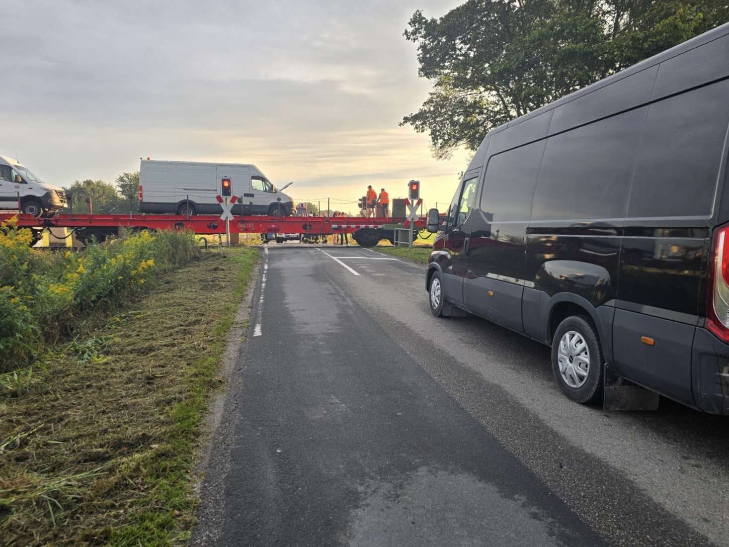 Feuerwehreinsatz am Sylt Shuttle: Zug auf dem Weg nach Westerland bei Klanxbüll gestoppt 41 Feuerwehreinsatz am Sylt Shuttle: Zug auf dem Weg nach Westerland bei Klanxbüll gestoppt