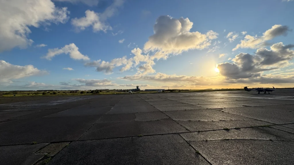 Abschied von der Öffentlichkeit: Gemeinde will Straße zum Flughafen-Tower privatisieren