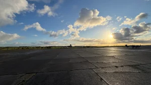 Abschied von der Öffentlichkeit: Gemeinde will Straße zum Flughafen-Tower privatisieren