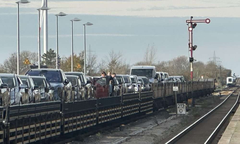 Marschbahn im Stillstand am Freitagnachmittag 46 Marschbahn im Stillstand am Freitagnachmittag