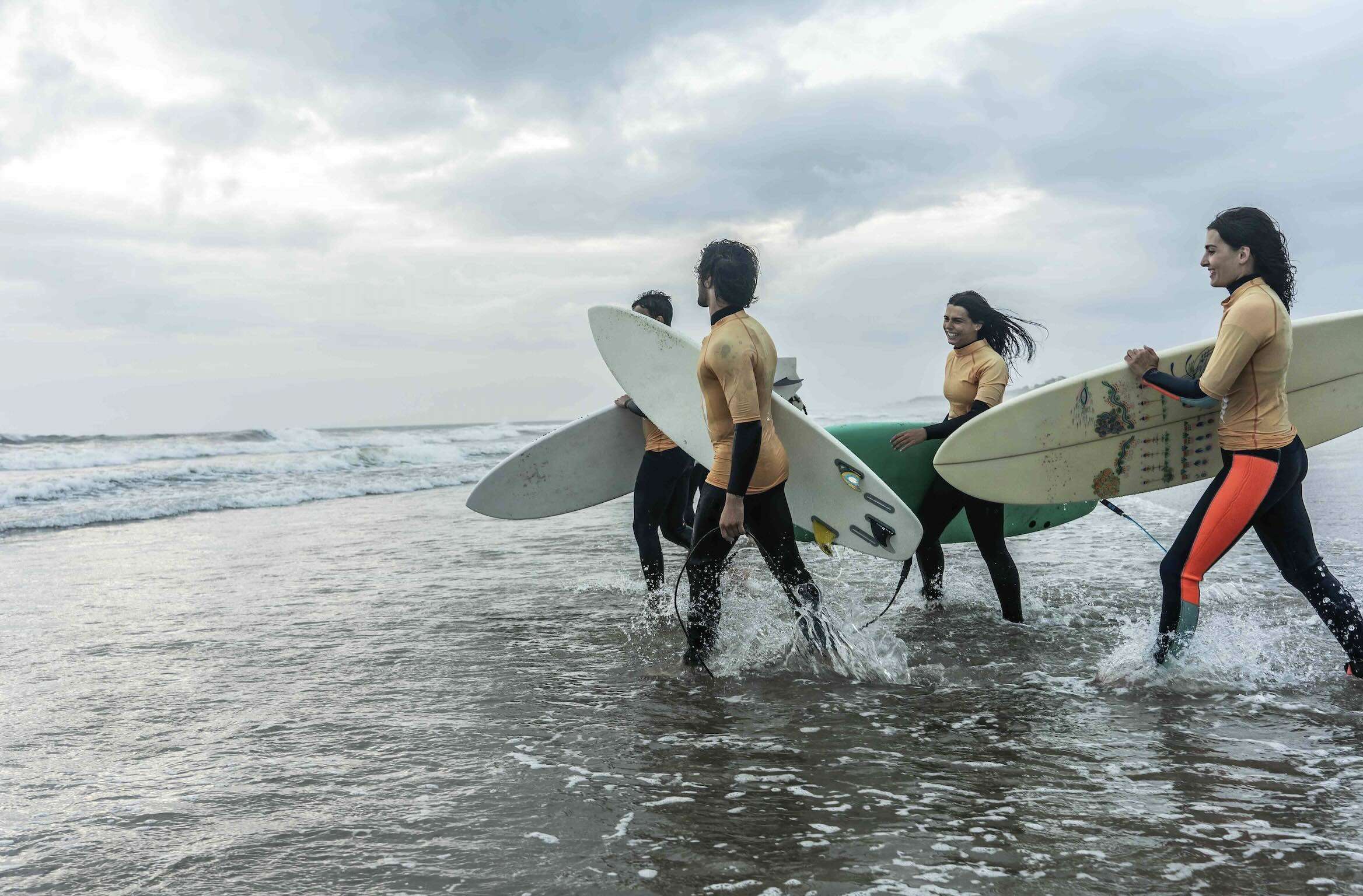 7 Surf-Destinationen weltweit für jedes Level 